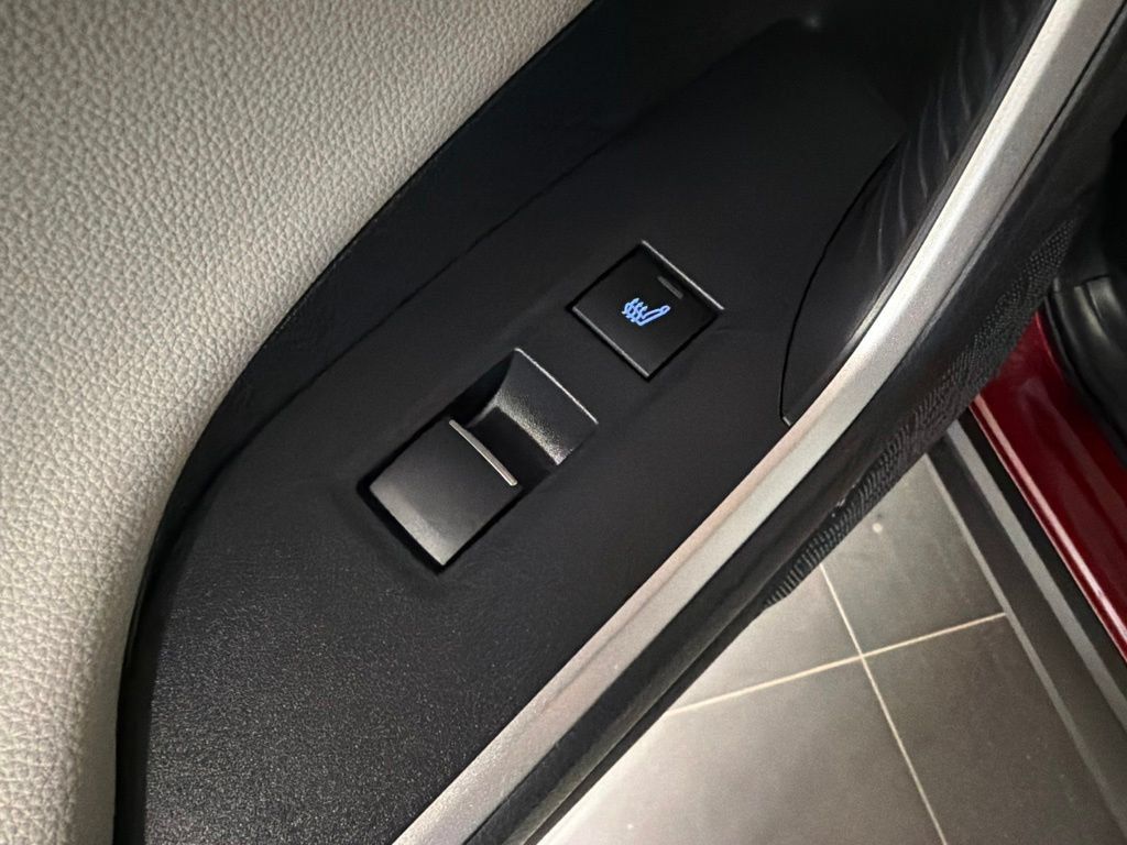 Used 2019 Toyota RAV4 Limited w/ Cold Weather Package AWD/4WD image 36