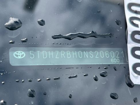 Used 2022 Toyota Highlander XLE image 23