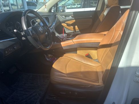 Used 2018 Buick Enclave Essence image 3