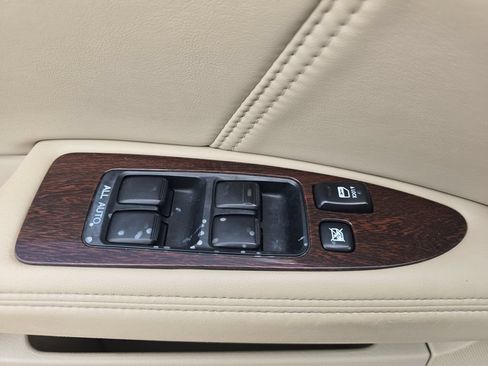 Used 2010 Toyota Avalon Limited FWD image 23
