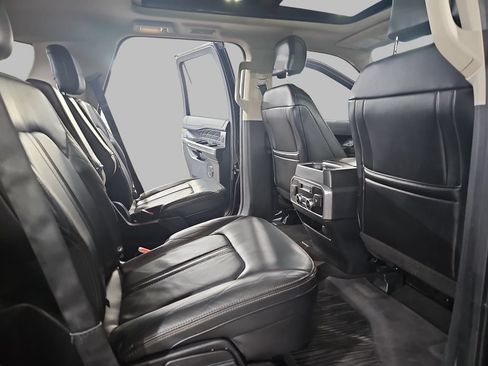 Used 2019 Ford Expedition Platinum AWD/4WD image 14