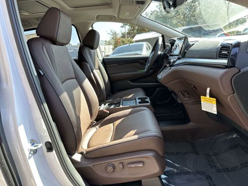 New 2026 Honda Odyssey Touring image 13