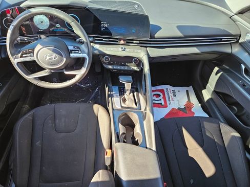 Used 2025 Hyundai Elantra SEL FWD image 9