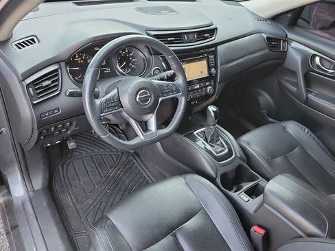Used 2017 Nissan Rogue SL w/ SL Premium Package FWD image 2