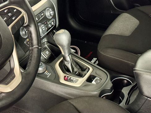 Used 2016 Jeep Cherokee Sport w/ Cold Weather Group AWD/4WD image 26