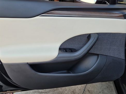 Used 2022 Tesla Model S image 10