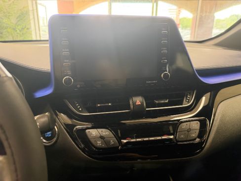 Used 2020 Toyota C-HR XLE FWD image 12