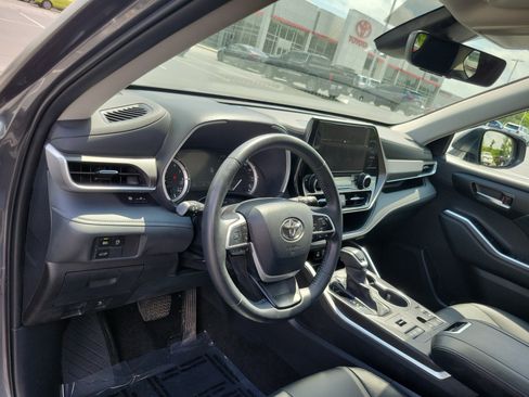 Certified 2025 Toyota Highlander XLE AWD/4WD image 18
