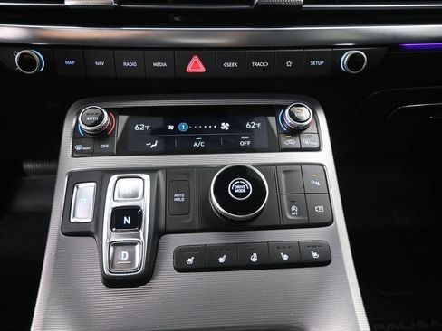 Used 2025 Hyundai Palisade Calligraphy FWD image 4