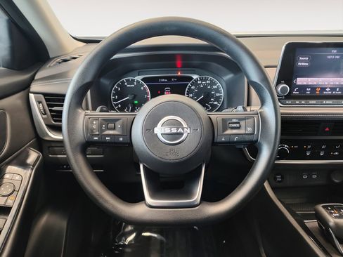 Used 2024 Nissan Rogue S FWD image 18