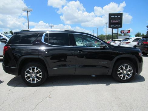 Used 2023 GMC Acadia SLT FWD image 2