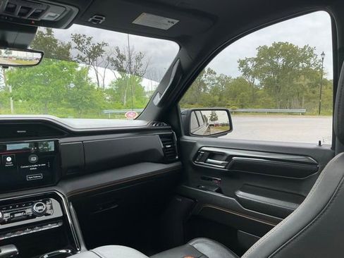 Used 2022 GMC Sierra 1500 AT4 w/ AT4 Premium Package AWD/4WD image 29