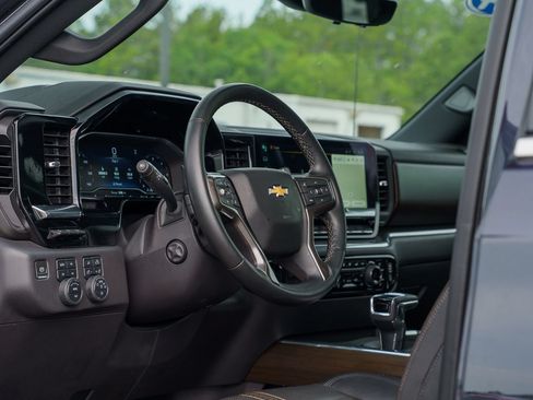 Used 2024 Chevrolet Silverado 1500 High Country w/ Technology Package AWD/4WD image 28