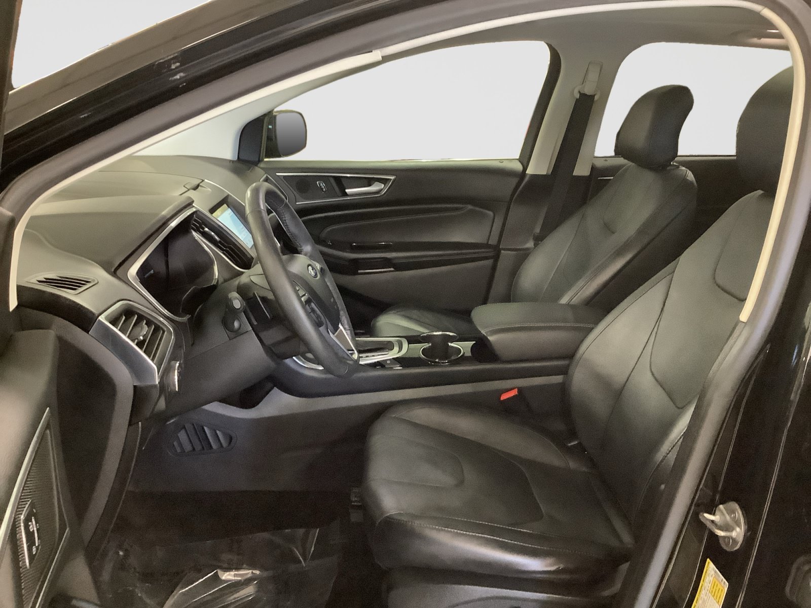 Used 2016 Ford Edge Titanium w/ Equipment Group 302A FWD image 9
