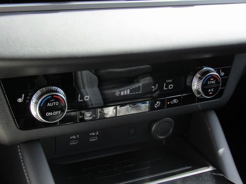 New 2025 Mitsubishi Outlander SE image 19