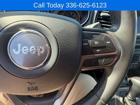 Used 2021 Jeep Cherokee Latitude Lux w/ Sun & Sound Group AWD/4WD image 33