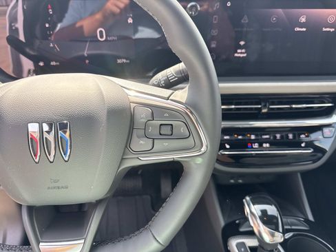 Used 2025 Buick Envista Avenir FWD image 24
