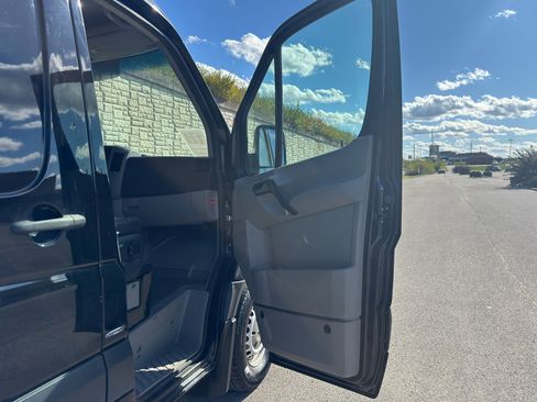 Used 2012 Mercedes-Benz Sprinter 2500 image 28