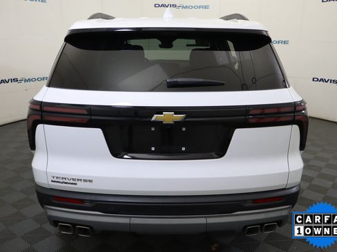 Used 2026 Chevrolet Traverse LT w/ Driver Confidence Package FWD image 8