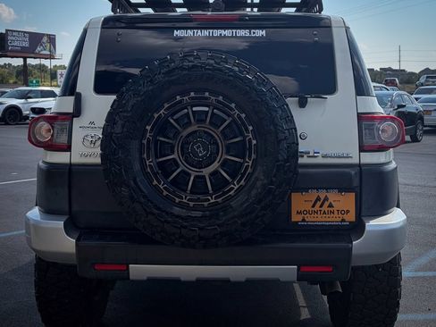 Used 2012 Toyota FJ Cruiser 2WD w/ Convenience Pkg image 21