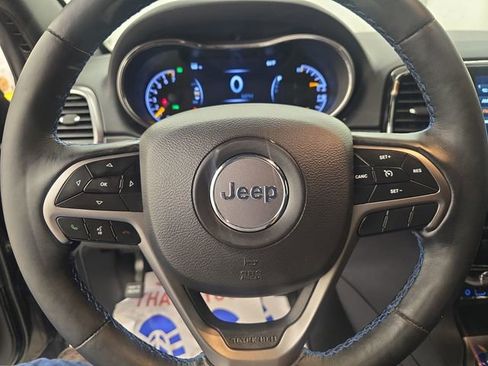 Used 2019 Jeep Grand Cherokee Laredo AWD/4WD image 32