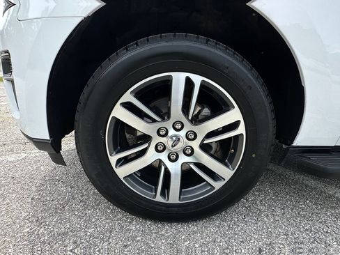 Used 2024 Ford Expedition Limited AWD/4WD image 14