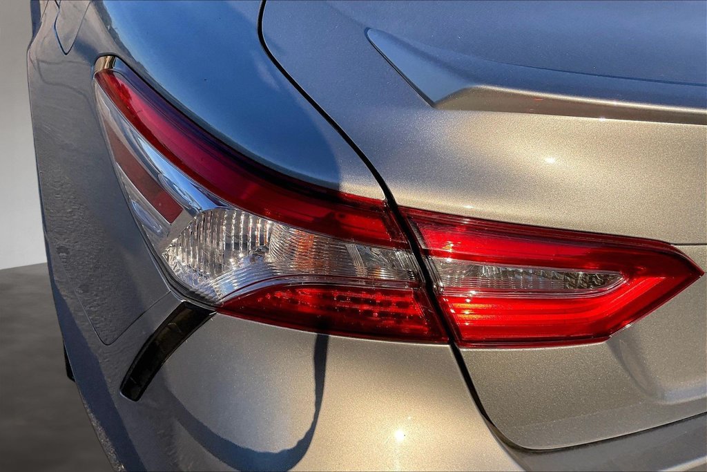 Used 2020 Toyota Camry SE FWD image 22