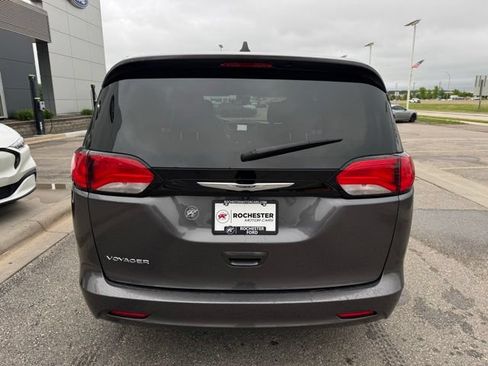 Used 2023 Chrysler Voyager LX FWD image 37