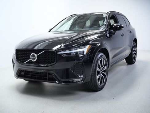 Used 2025 Volvo XC60 B5 Core AWD/4WD image 12