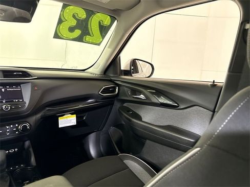 Used 2023 Chevrolet TrailBlazer LT image 11