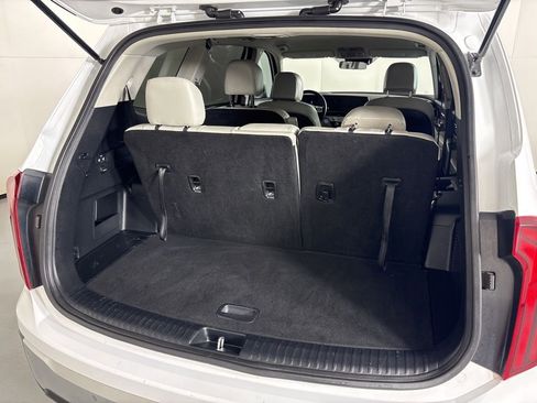 Used 2024 Kia Telluride S FWD image 23