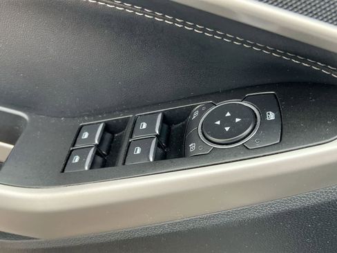 Used 2022 Ford Explorer XLT w/ Equipment Group 202A AWD/4WD image 17