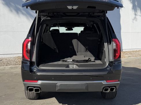 Used 2025 GMC Yukon XL Denali image 13