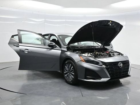 Used 2024 Nissan Altima 2.5 SV FWD image 44