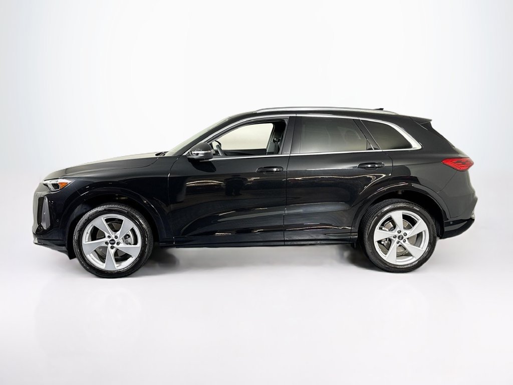 Used 2025 Audi Q5 Premium Plus w/ Premium Plus AWD/4WD image 2
