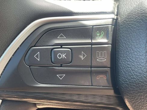 Used 2023 Jeep Grand Cherokee L Laredo AWD/4WD image 27