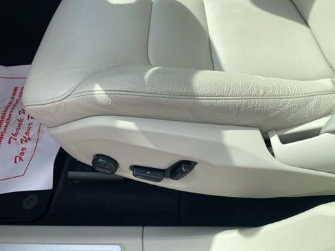 Used 2023 Volvo XC60 B5 Plus image 18