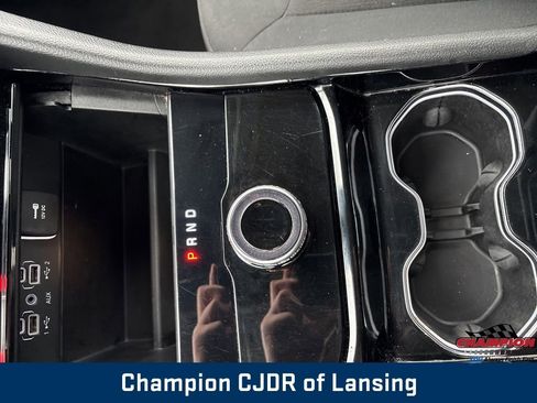 Used 2023 Jeep Grand Cherokee L Laredo image 38