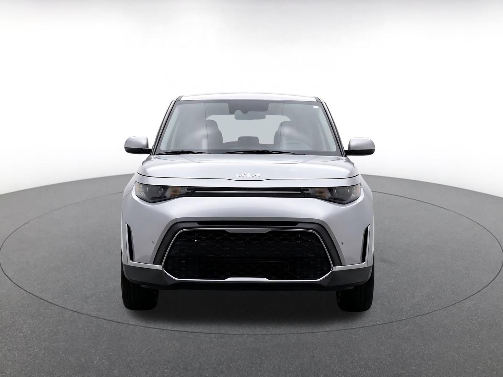 Used 2025 Kia Soul LX w/ LX Technology Package FWD image 2