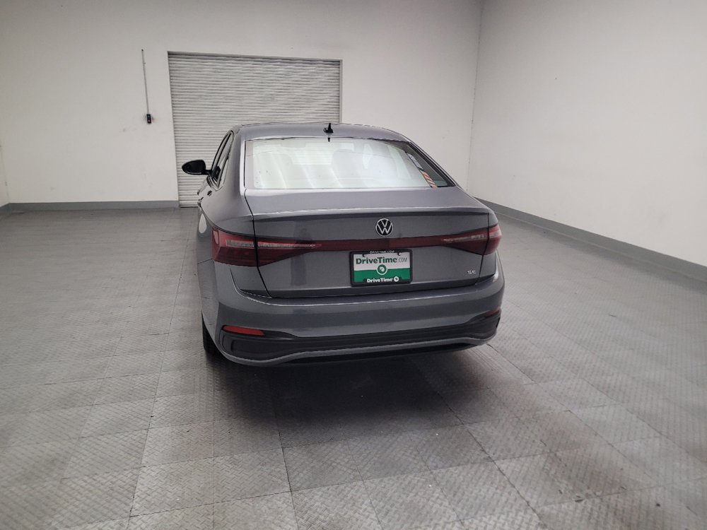 Used 2025 Volkswagen Jetta SE FWD image 6