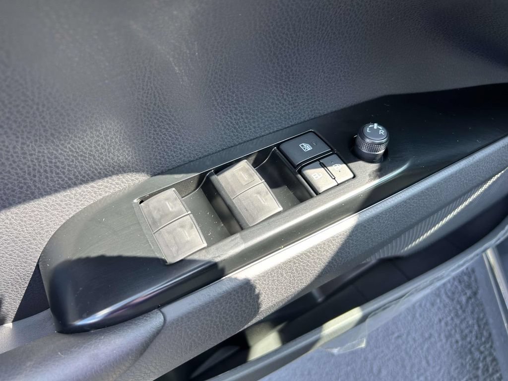 New 2026 Toyota Camry Hybrid FWD image 16