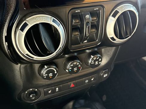 Used 2012 Jeep Wrangler Unlimited Rubicon w/ Dual Top Group AWD/4WD image 26