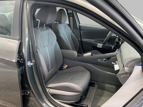 Certified 2026 Hyundai Elantra SE FWD image 9