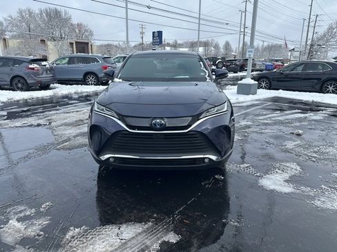 Used 2022 Toyota Venza image 2