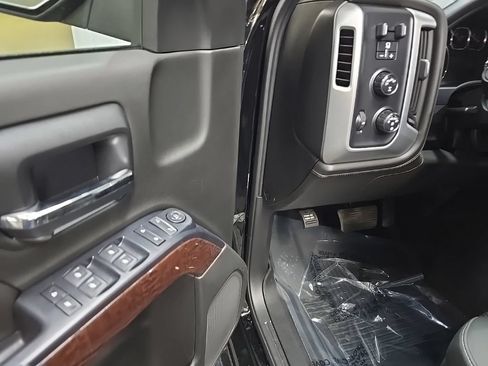 Used 2018 GMC Sierra 1500 SLE w/ SLE Value Package AWD/4WD image 29