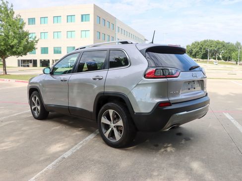 Used 2019 Jeep Cherokee Limited AWD/4WD image 5