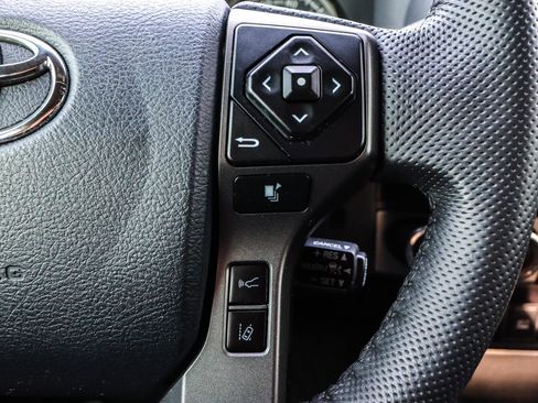 Used 2020 Toyota Tacoma TRD Sport image 11