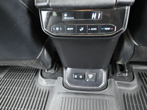 Used 2021 Toyota Highlander Limited image 31