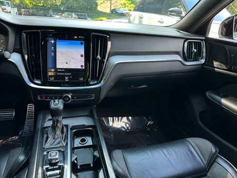 Used 2020 Volvo S60 T5 R-Design image 15