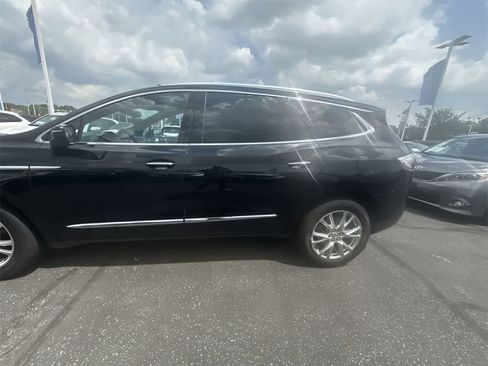 Used 2023 Buick Enclave Essence image 4